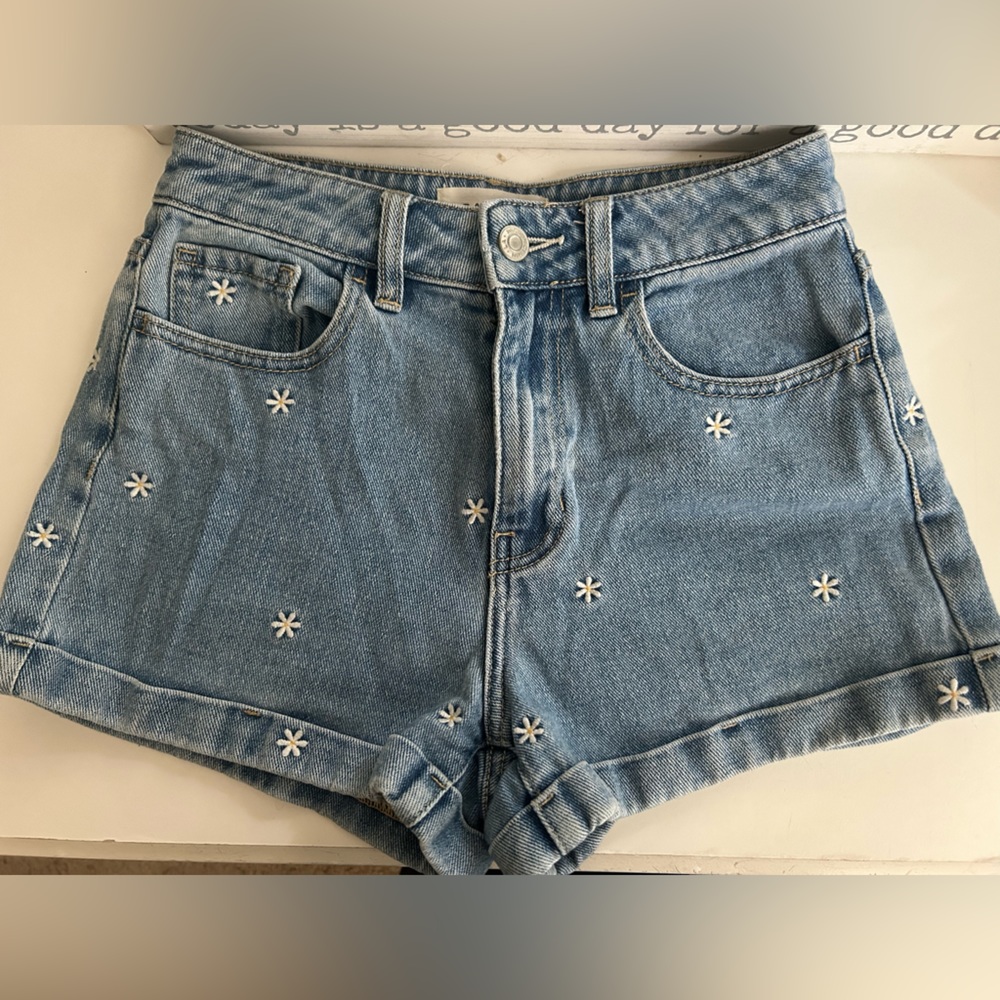 Pacsun Mom Short with Daisies